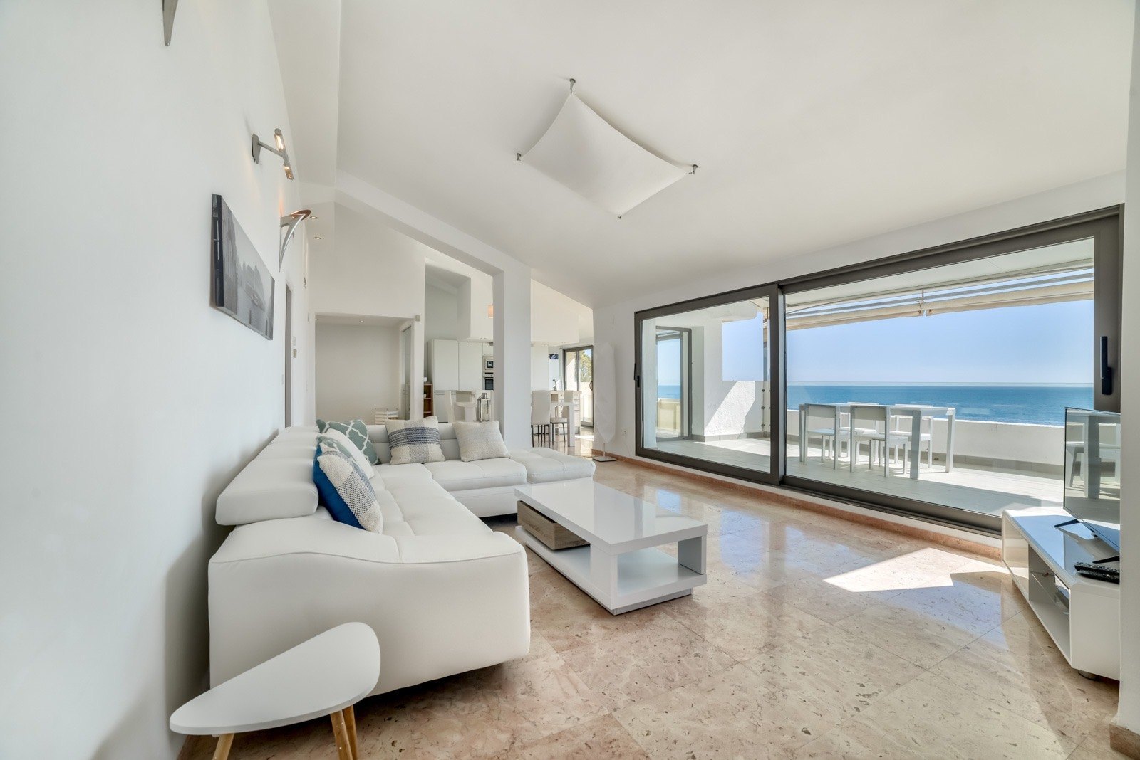 Massives Luxus-Penthouse mit Panoramablick auf das Meer in Campomanes