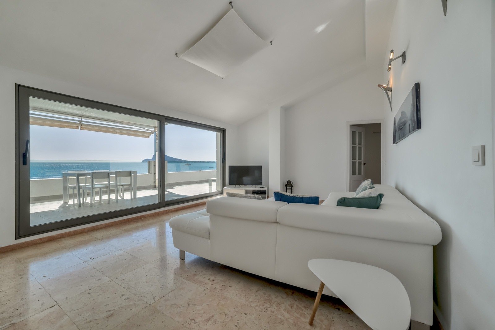 Massives Luxus-Penthouse mit Panoramablick auf das Meer in Campomanes