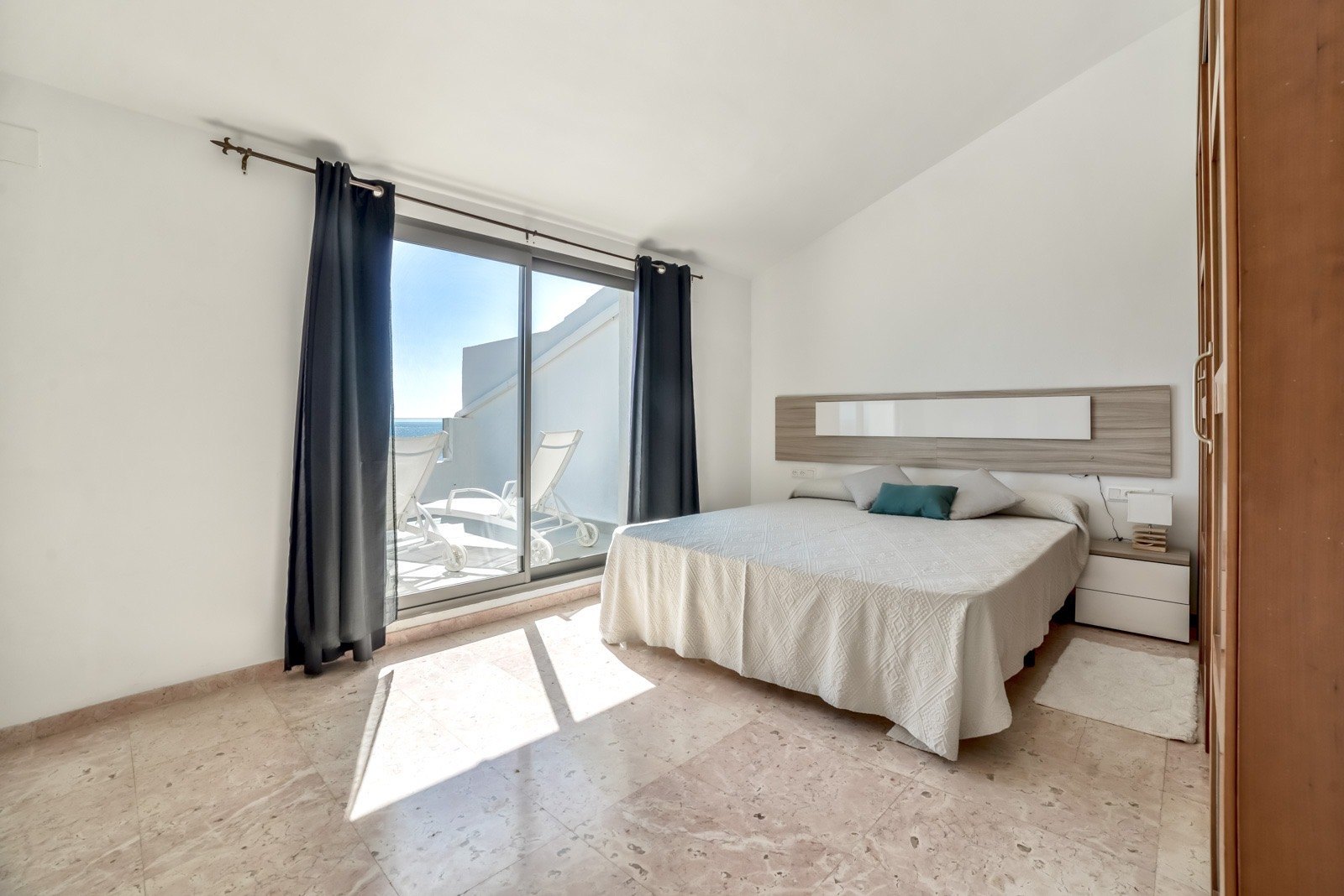Enorm luxe penthouse met panoramisch uitzicht op zee in Campomanes
