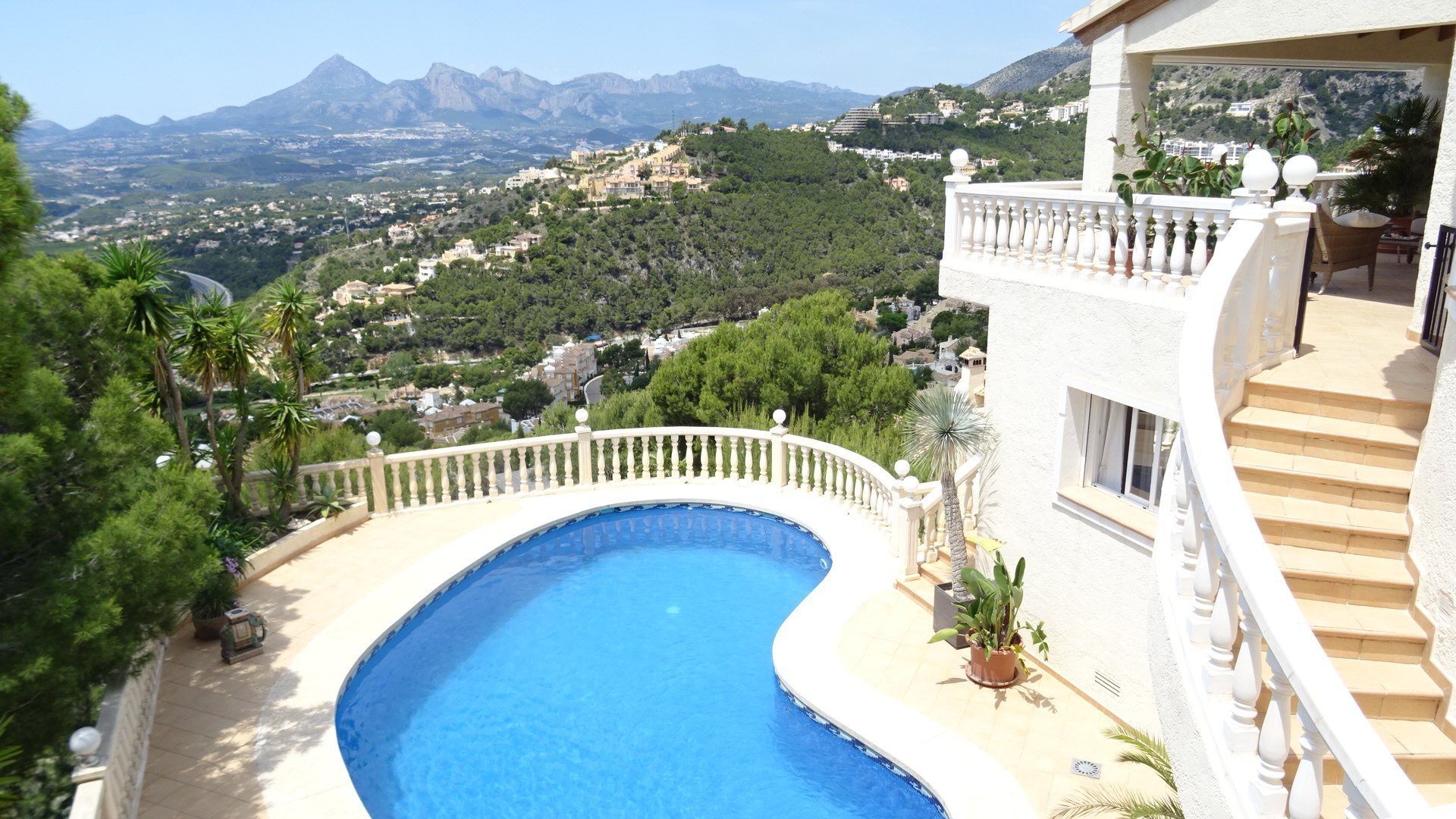 Beautiful contemporary villa with views in Altea Hills