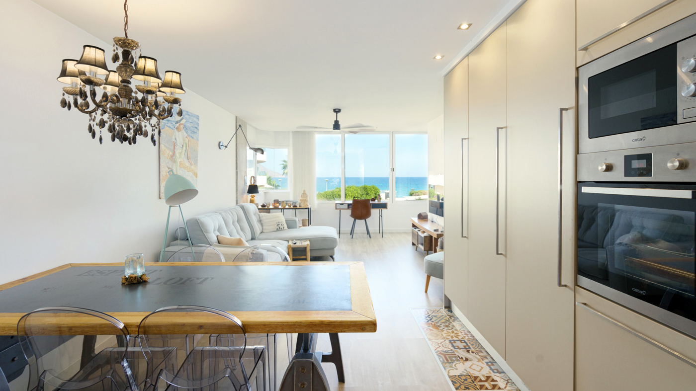 Beautiful design apartment on the seafront, in La Olla